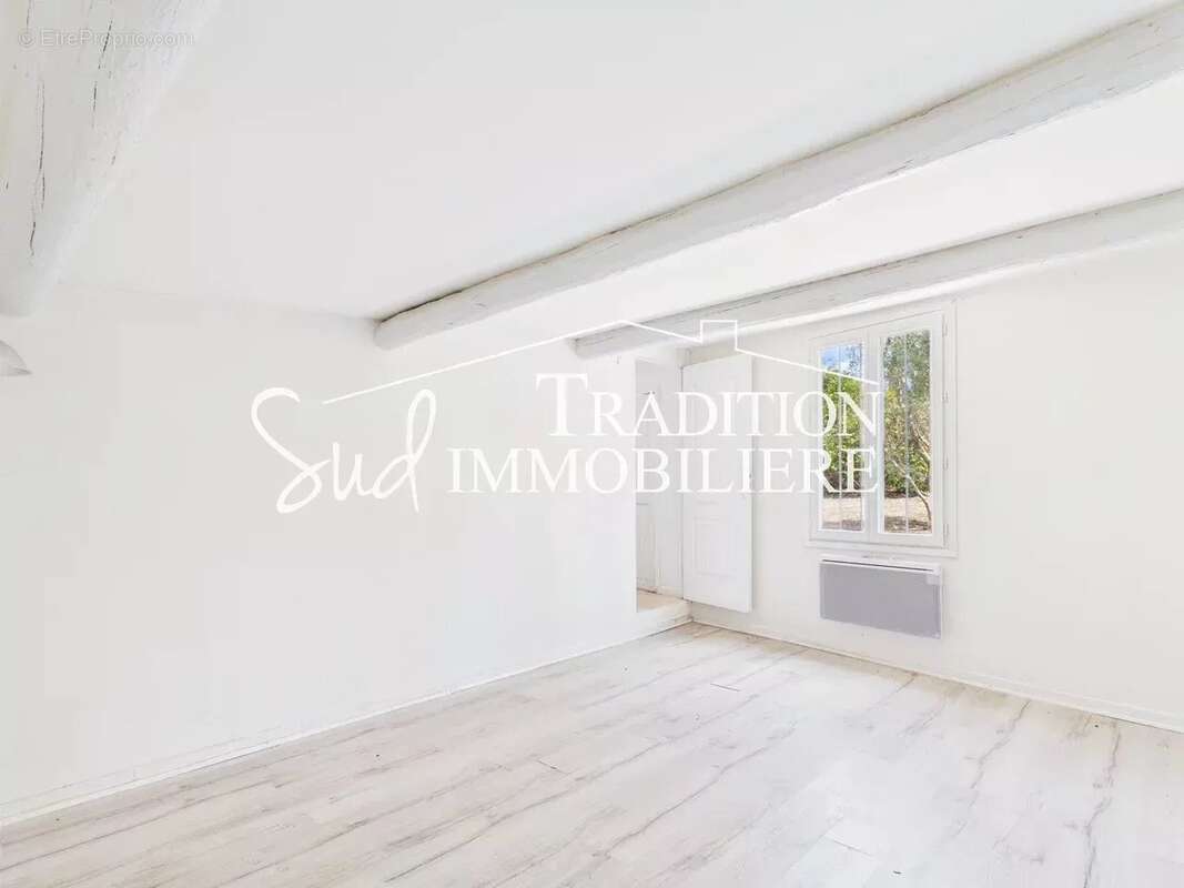 Maison à FONTVIEILLE