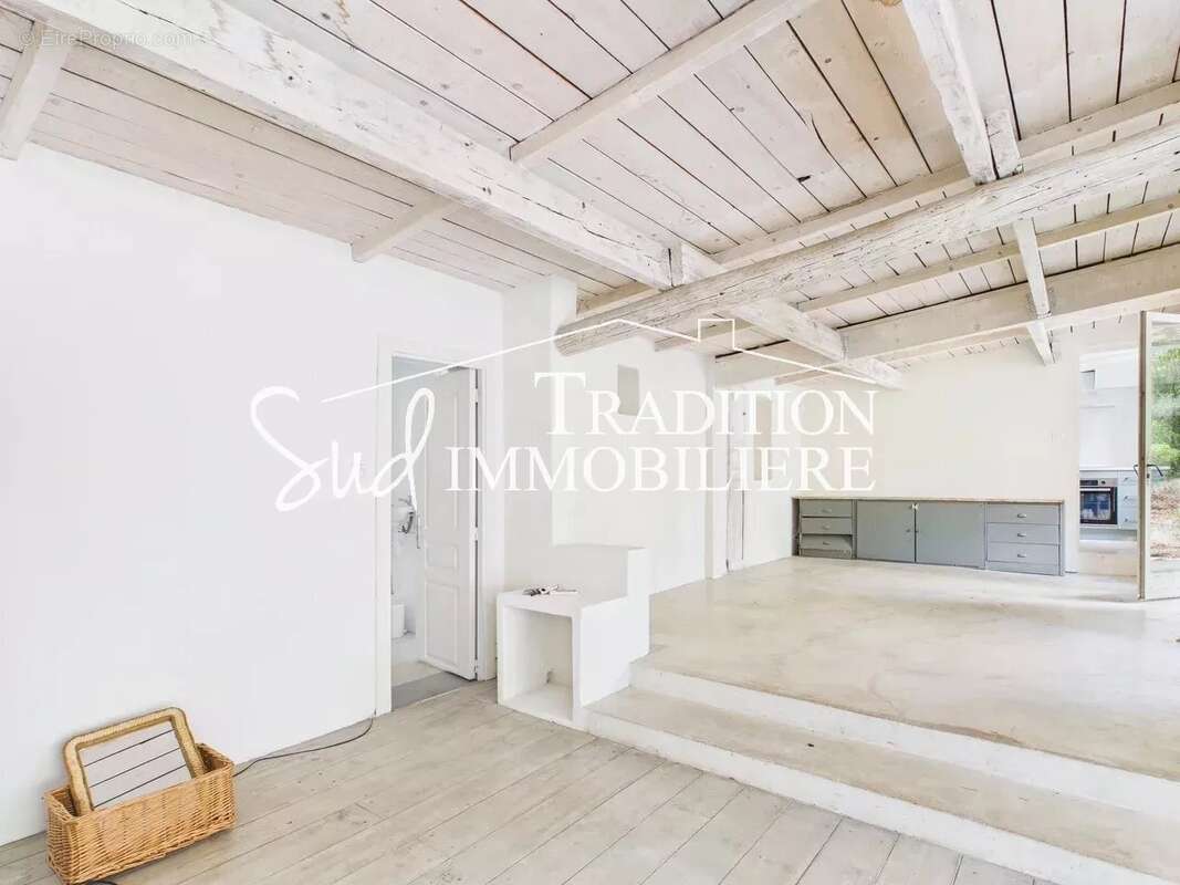 Maison à FONTVIEILLE