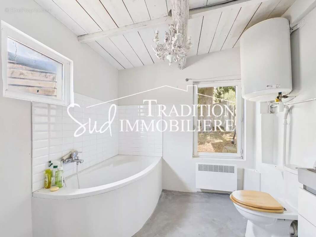 Maison à FONTVIEILLE