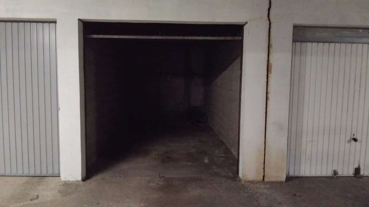 Parking à MARSEILLE-12E