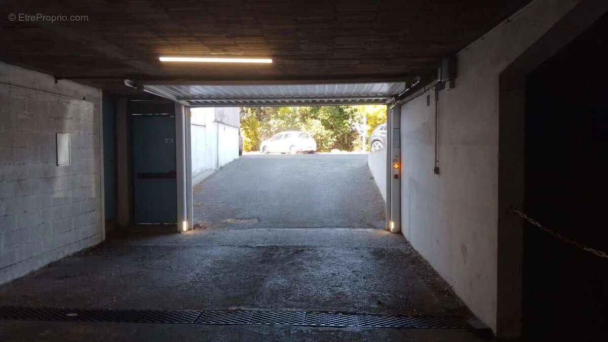 Parking à MARSEILLE-12E