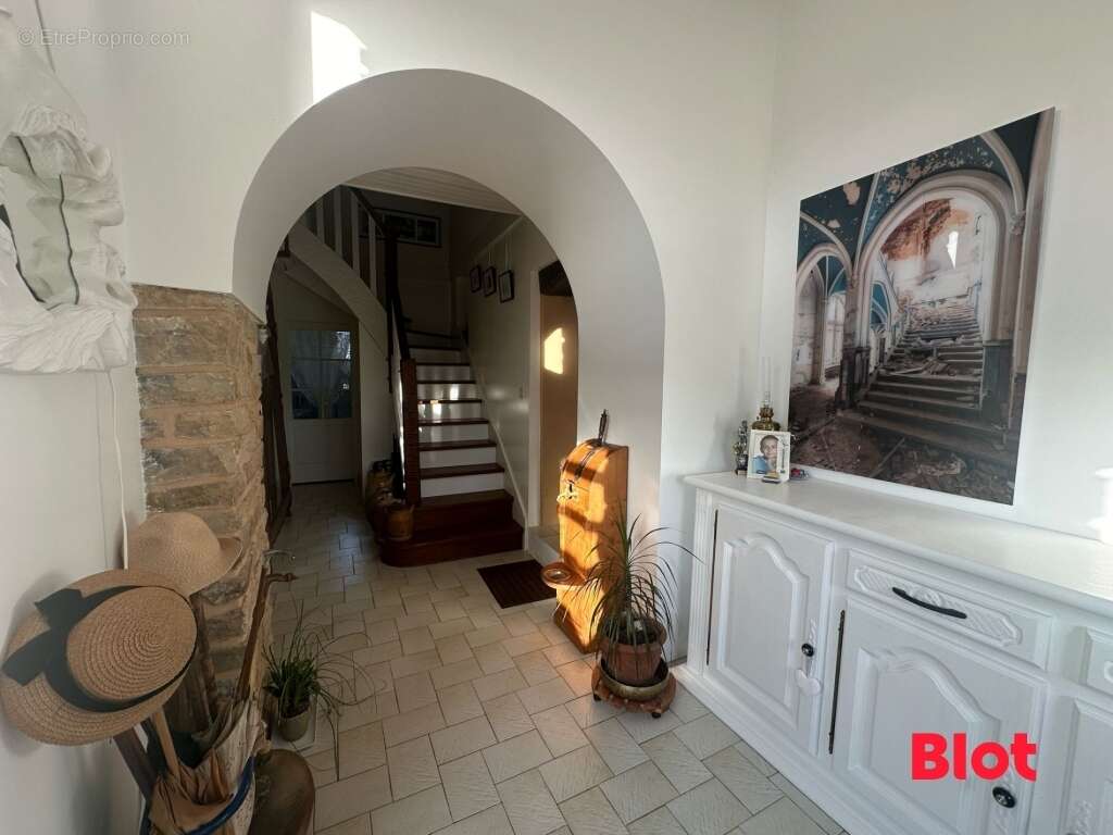 Maison à BOURG-DES-COMPTES