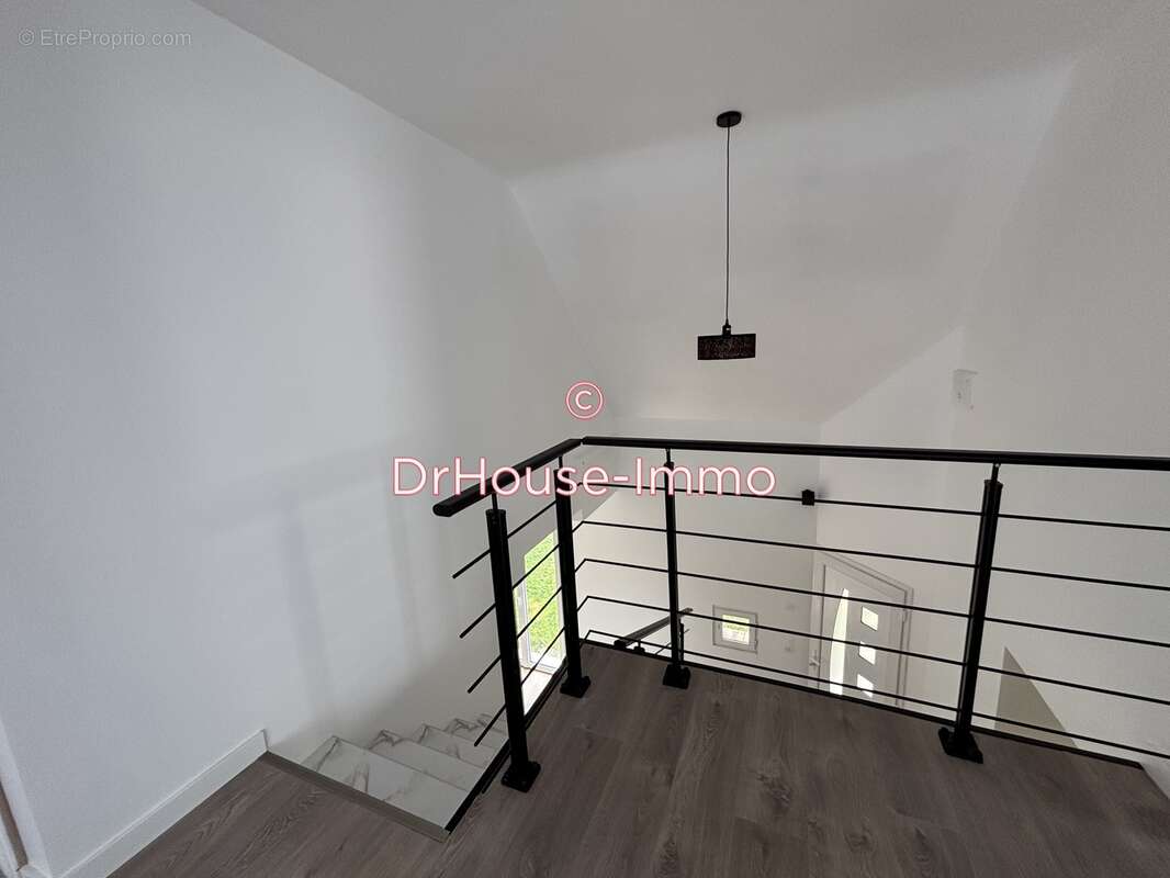 Maison à LE MESNIL-SAINT-DENIS