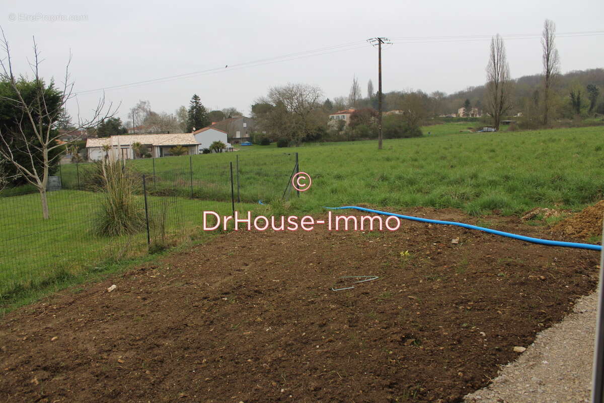 Maison à CHAMPNIERS