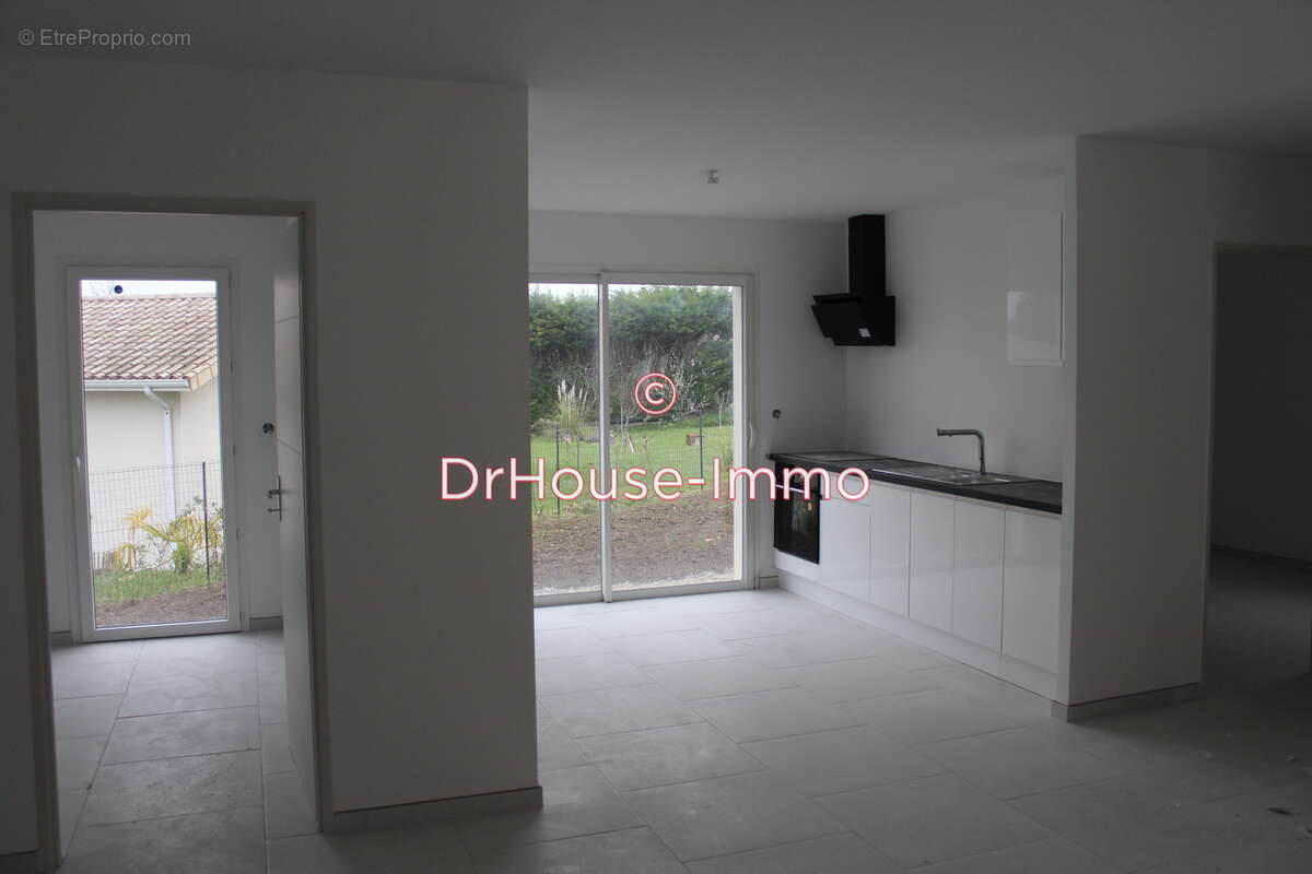 Maison à CHAMPNIERS