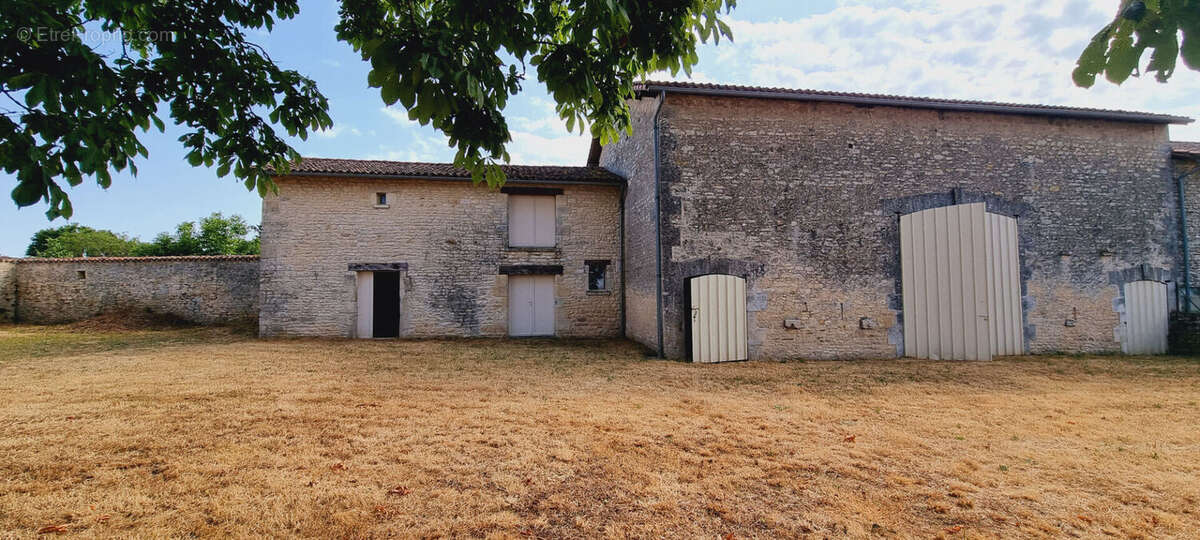 Maison à RUFFEC