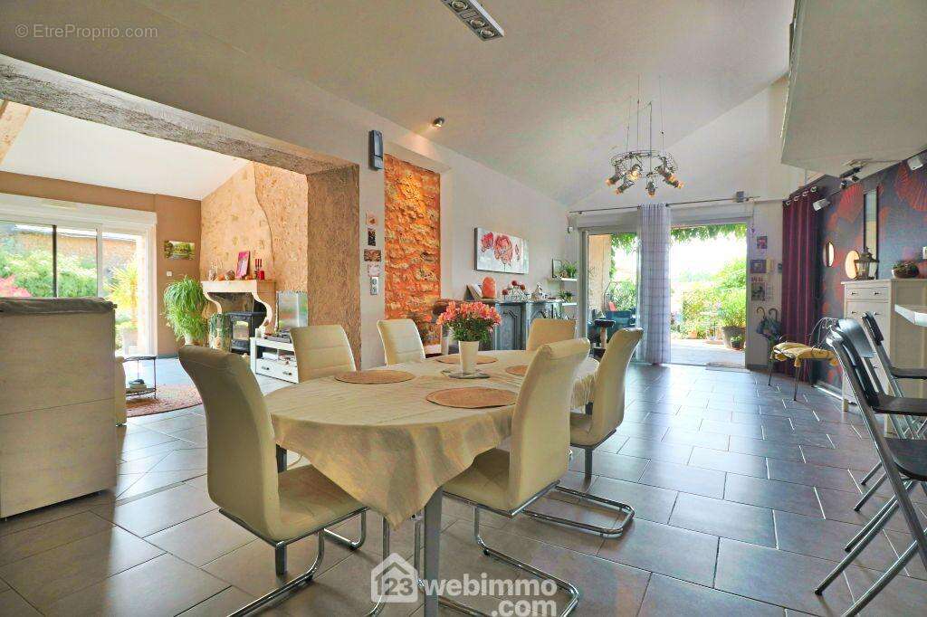 De l&#039;autre côté du séjour, - Maison à MARIGNY-CHEMEREAU