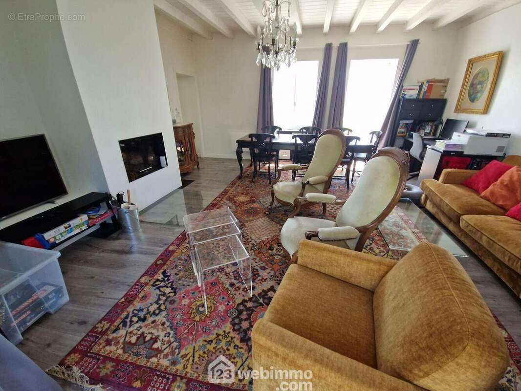 Avec cheminée insert. - Maison à LE GIROUARD