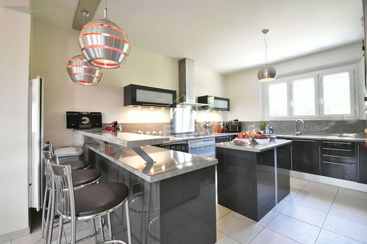 Maison à SAINT-REMY-L&#039;HONORE