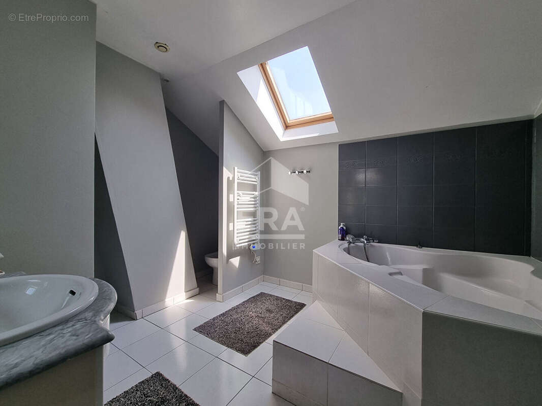 Maison à SAINT-REMY-L&#039;HONORE