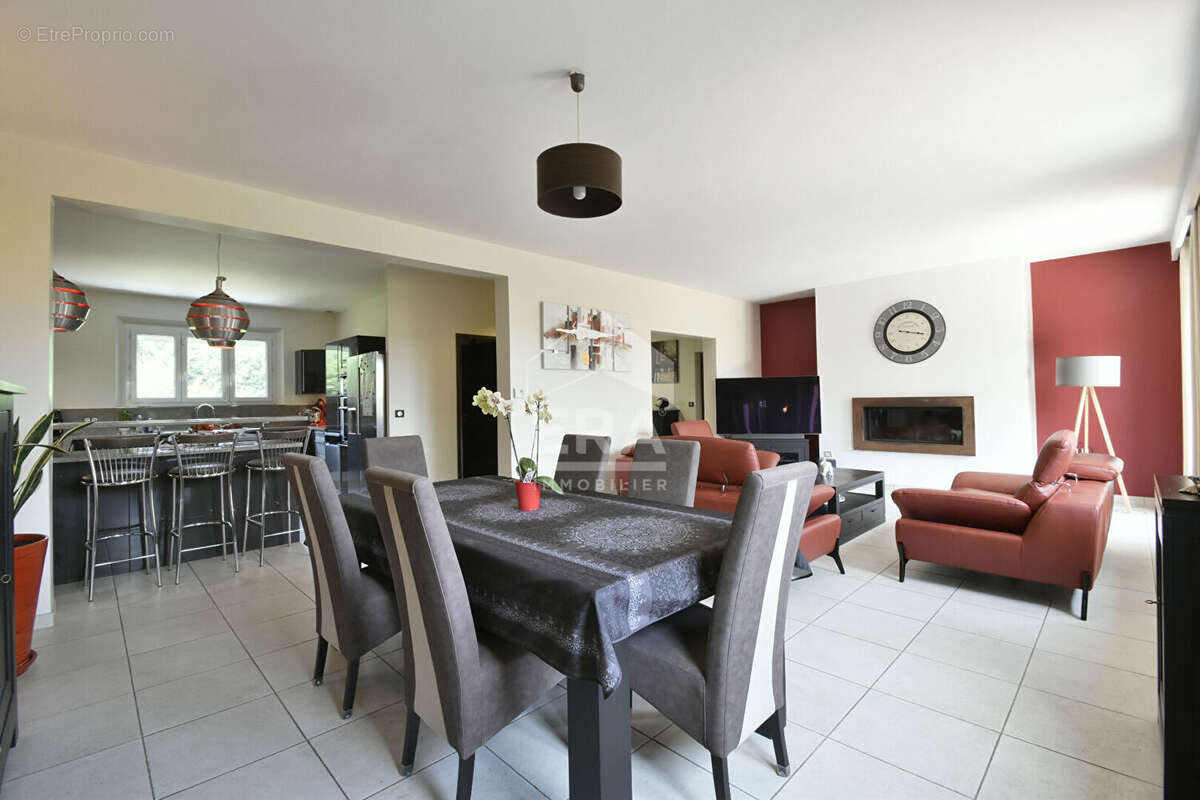 Maison à SAINT-REMY-L&#039;HONORE