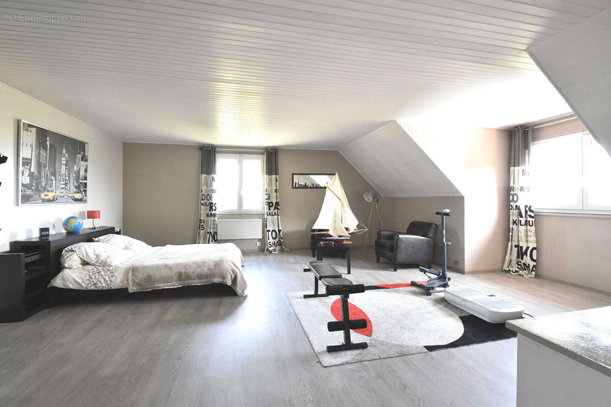 Maison à LES MESNULS