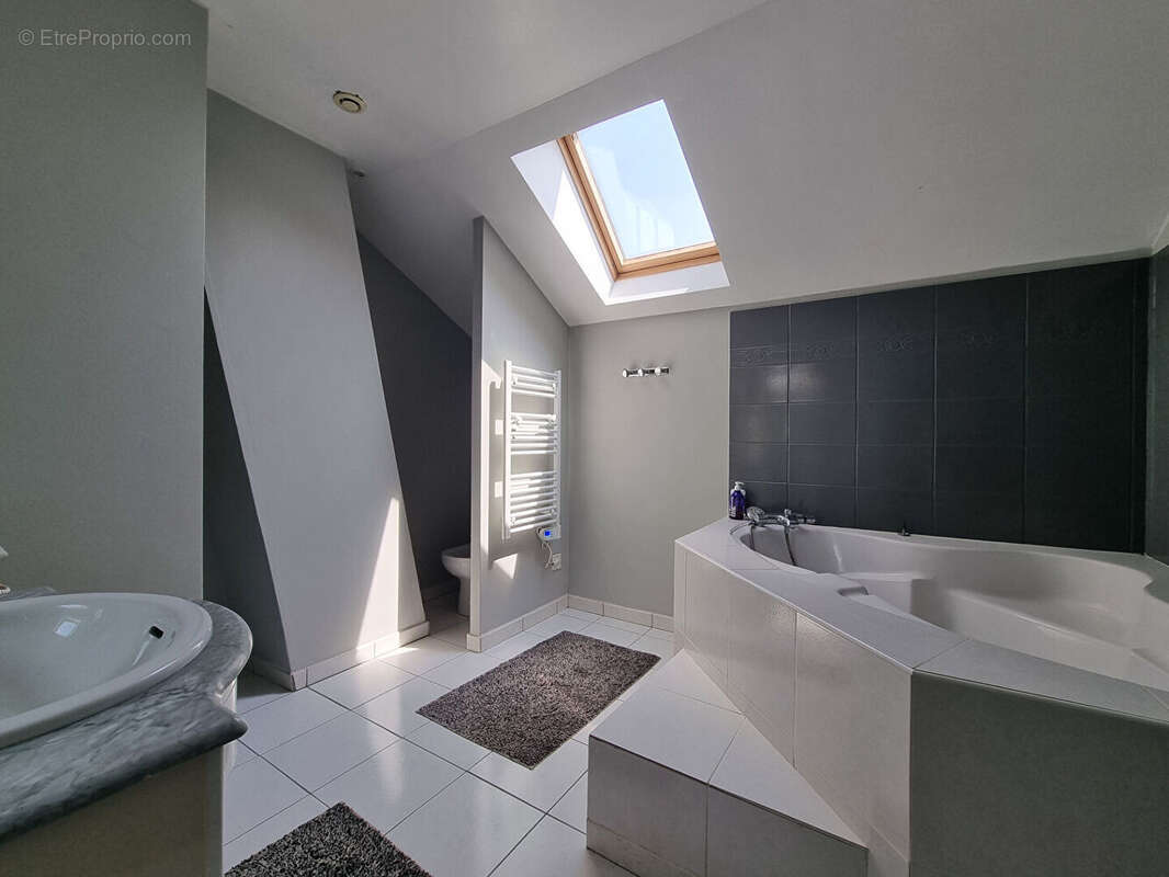 Maison à LES MESNULS