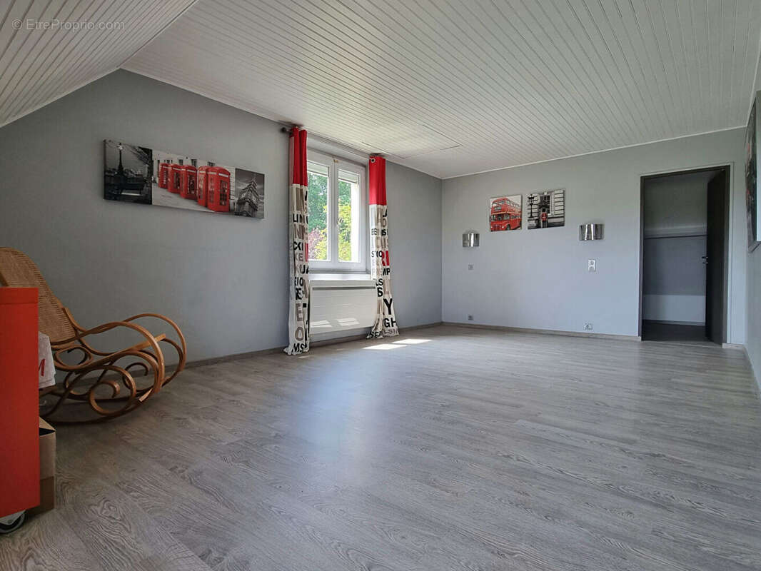 Maison à LES MESNULS