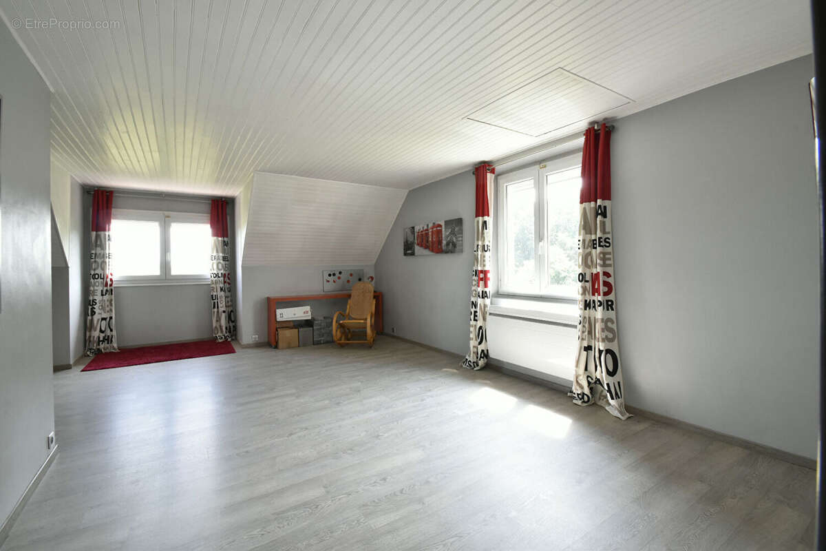 Maison à LES MESNULS