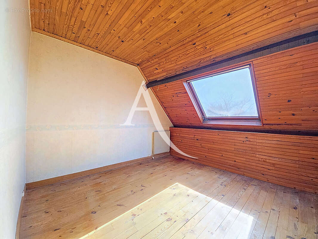 Maison à VERRIERES-LE-BUISSON