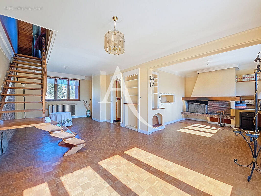 Maison à VERRIERES-LE-BUISSON