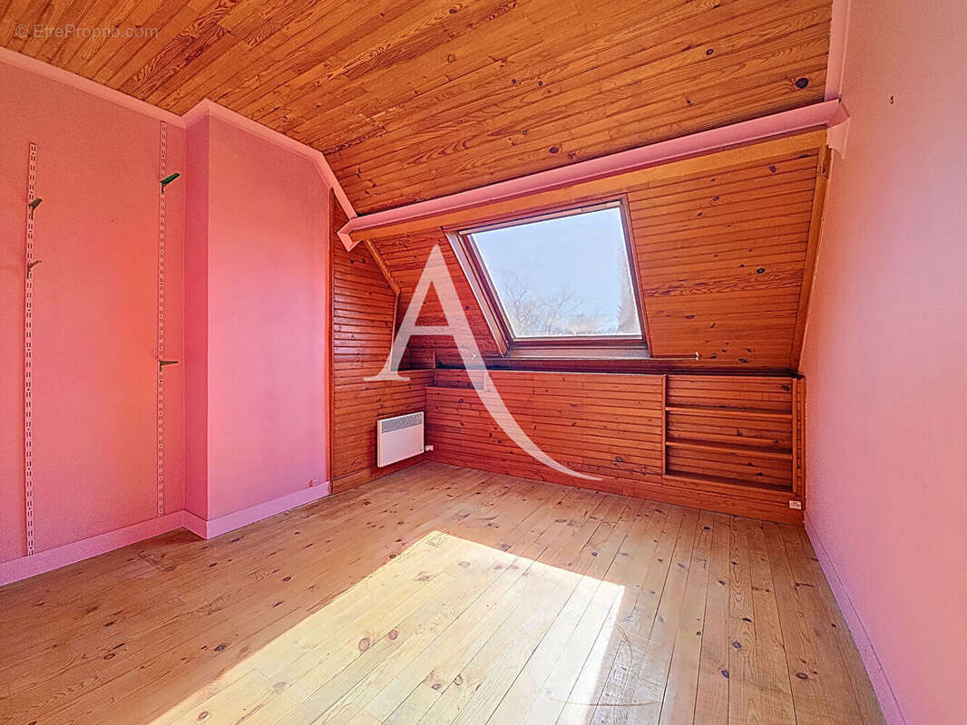 Maison à VERRIERES-LE-BUISSON