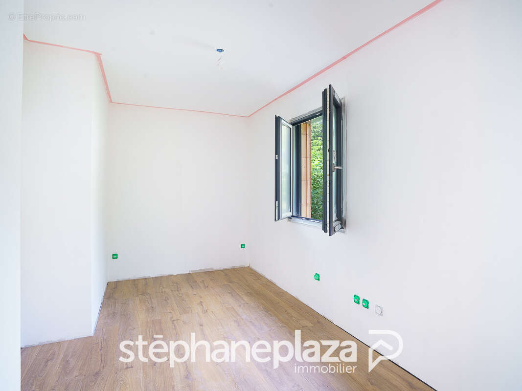 Maison à VARENNES-LES-MACON