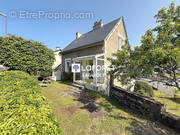 Maison à SAINTE-GENEVIEVE-SUR-ARGENCE