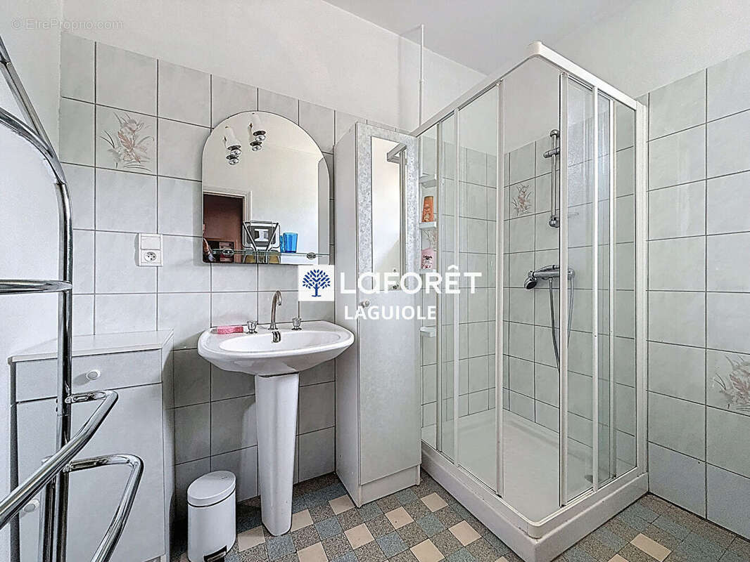 Maison à SAINTE-GENEVIEVE-SUR-ARGENCE