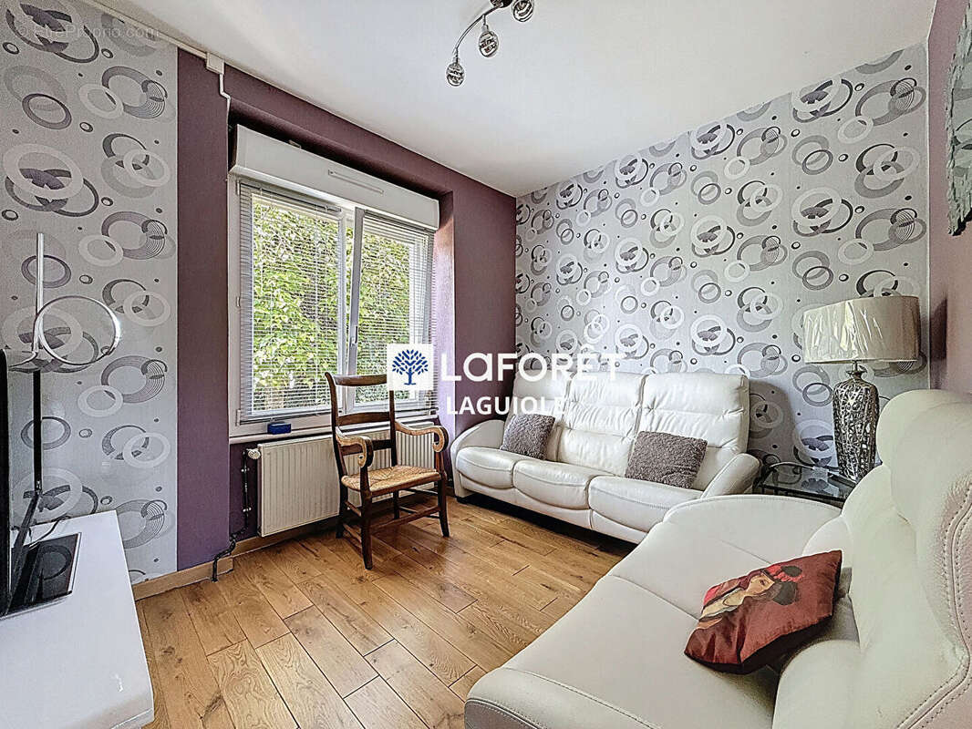 Maison à SAINTE-GENEVIEVE-SUR-ARGENCE