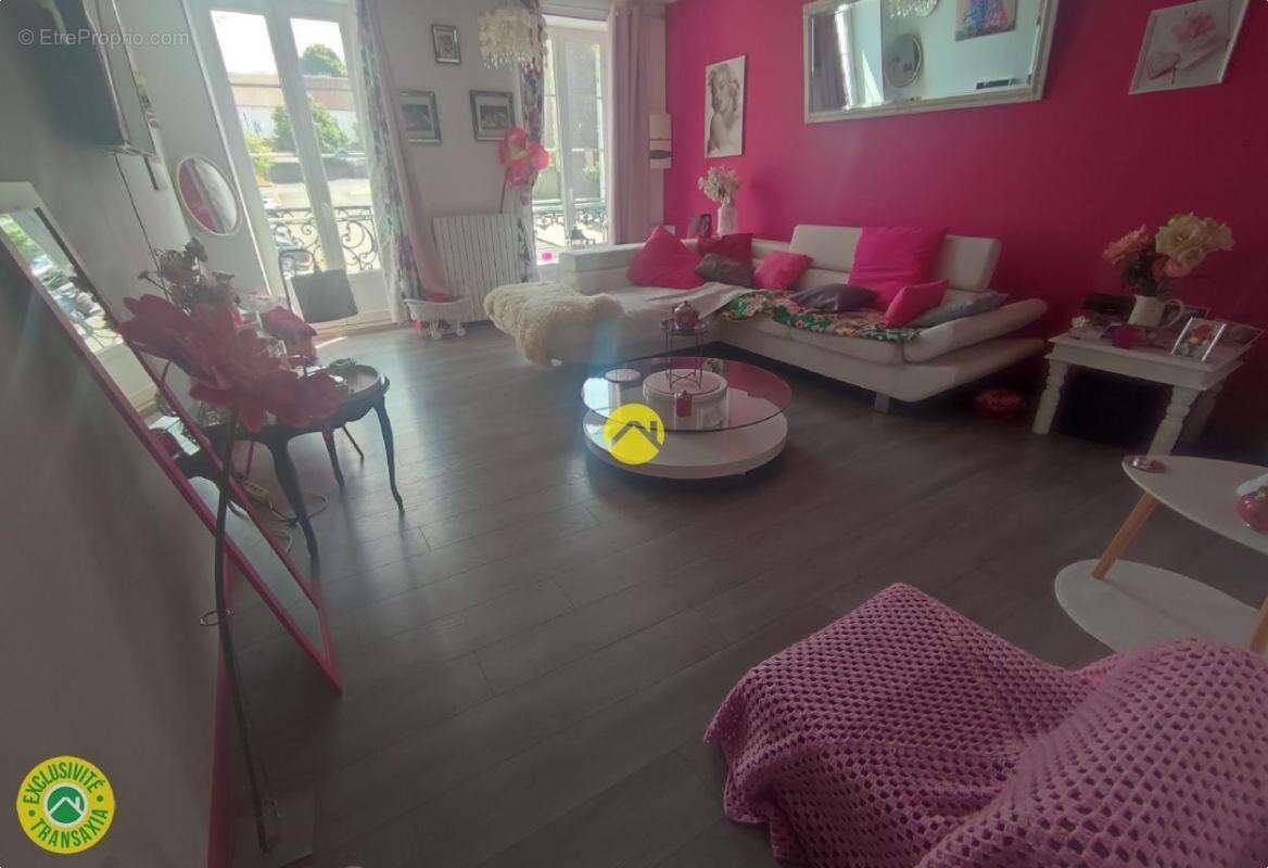 Commerce à VAILLY-SUR-SAULDRE