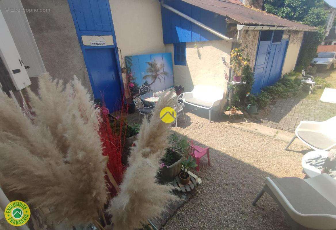 Commerce à VAILLY-SUR-SAULDRE