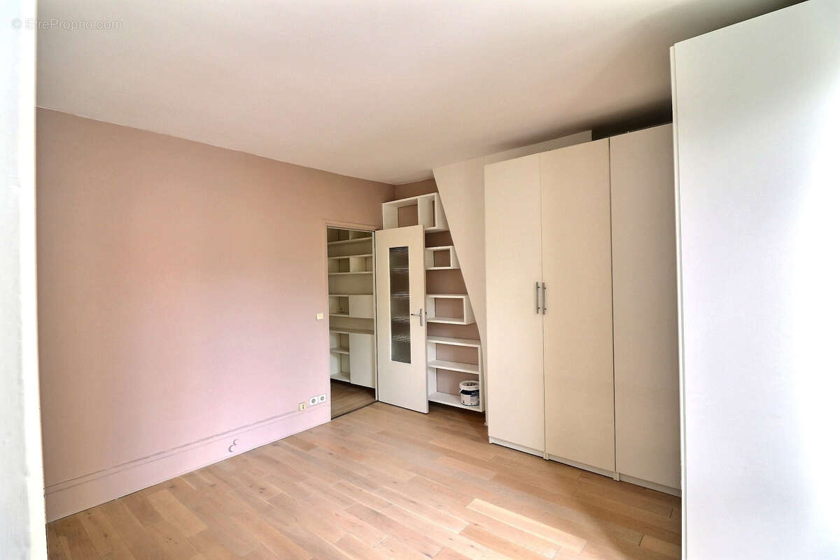 Appartement à PARIS-14E