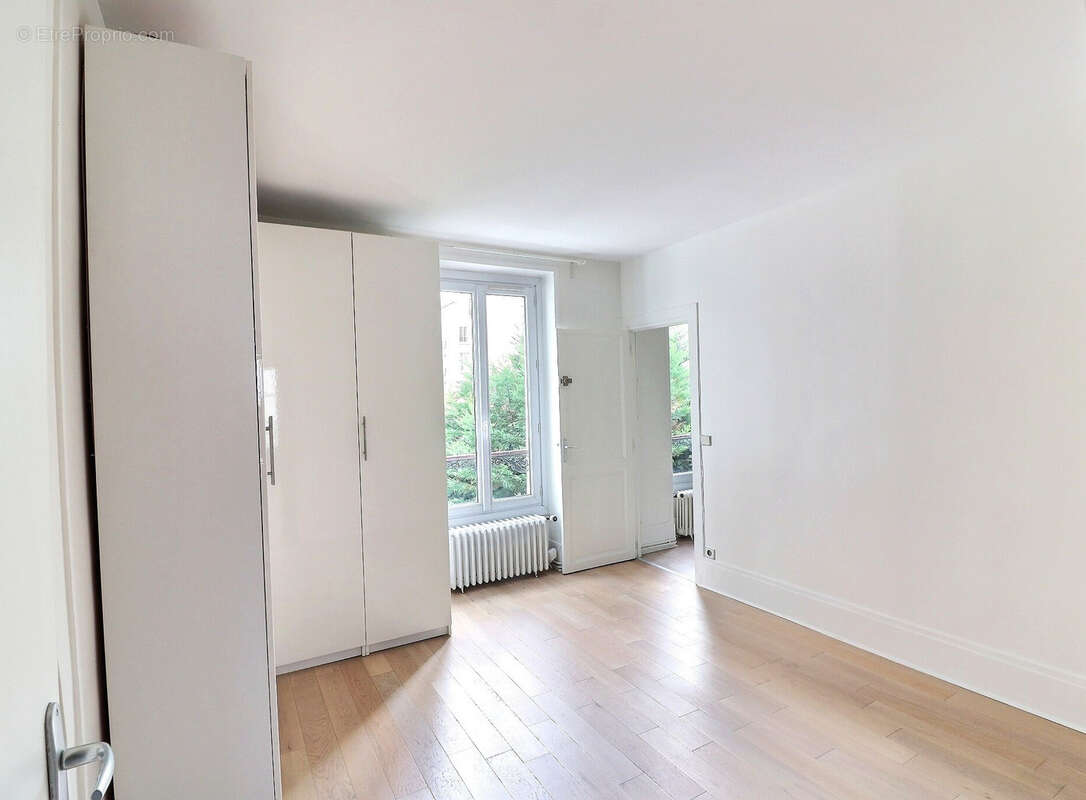 Appartement à PARIS-14E
