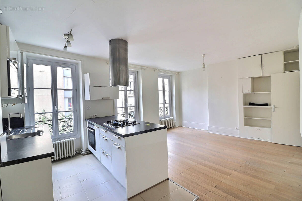 Appartement à PARIS-14E