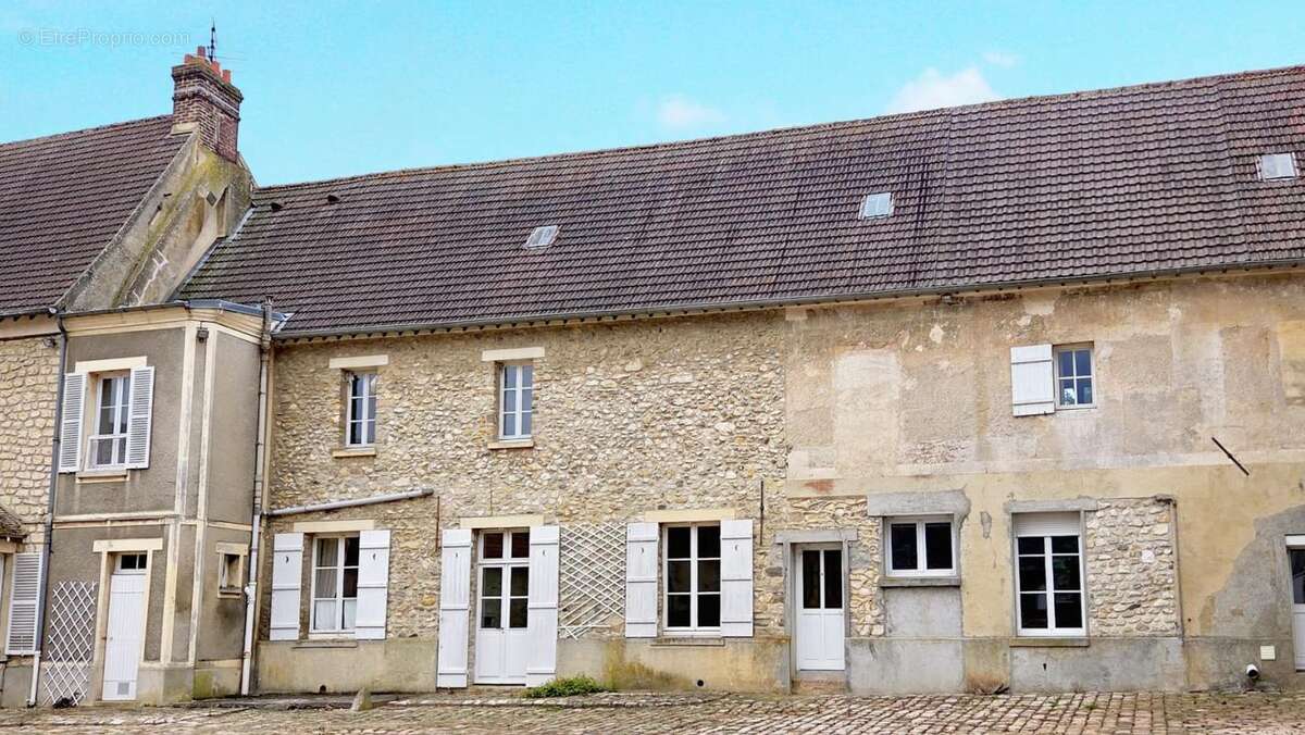 Maison à CHEVREVILLE