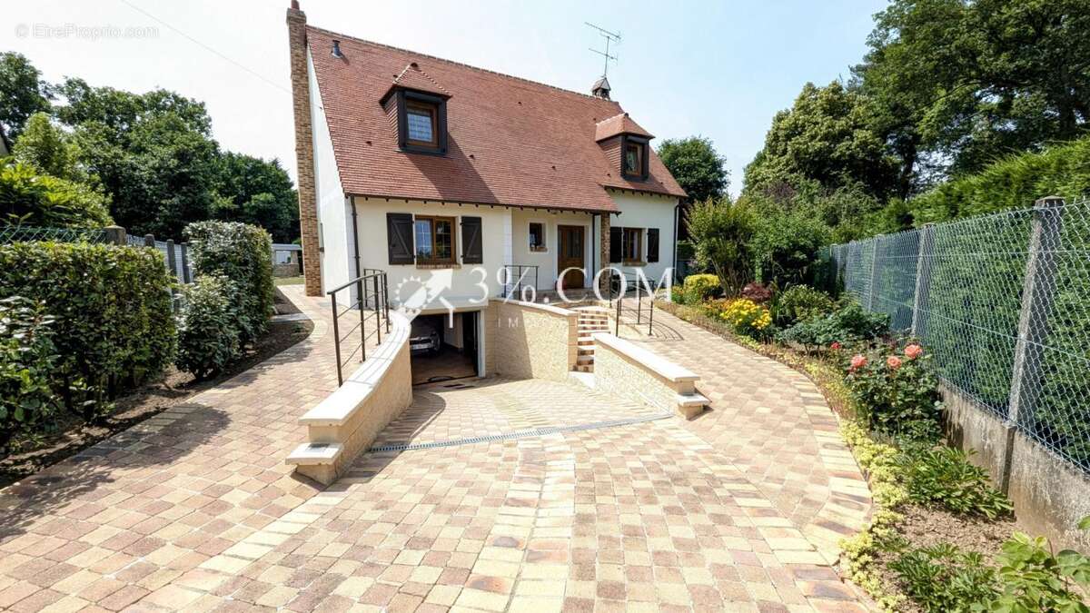 Maison à VERNEUIL-SUR-SEINE