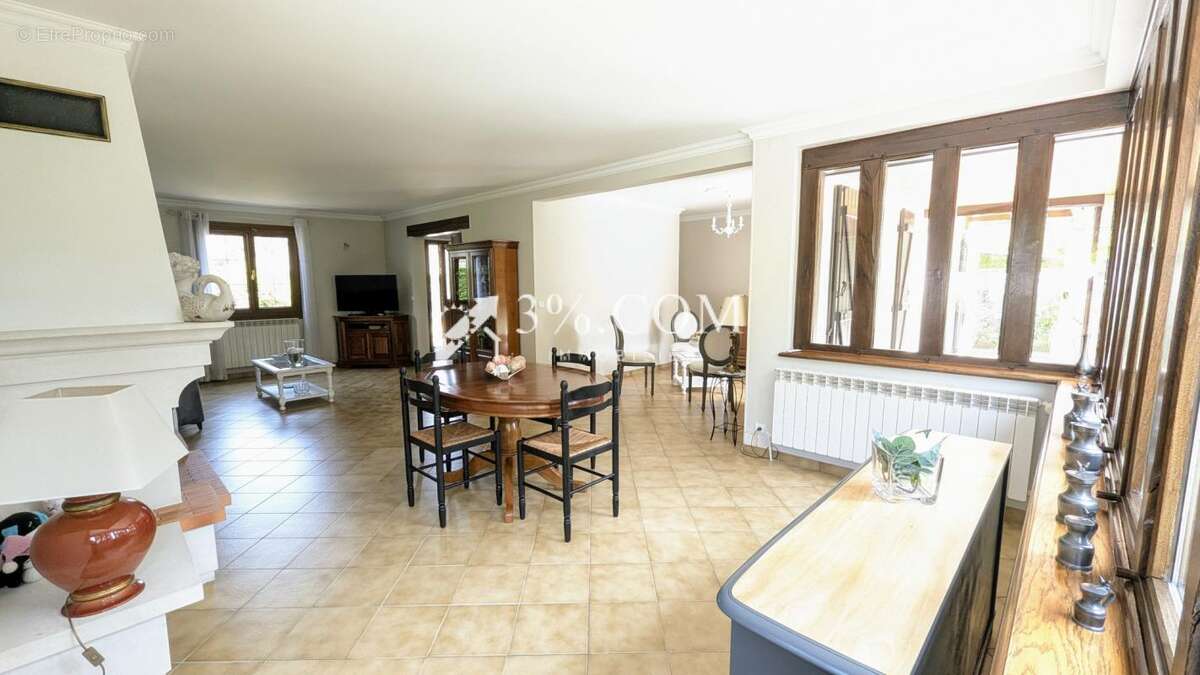 Maison à VERNEUIL-SUR-SEINE