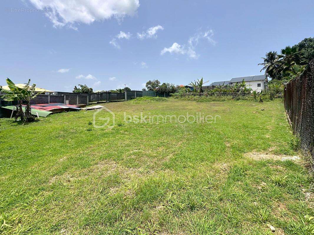 Terrain à BAIE-MAHAULT