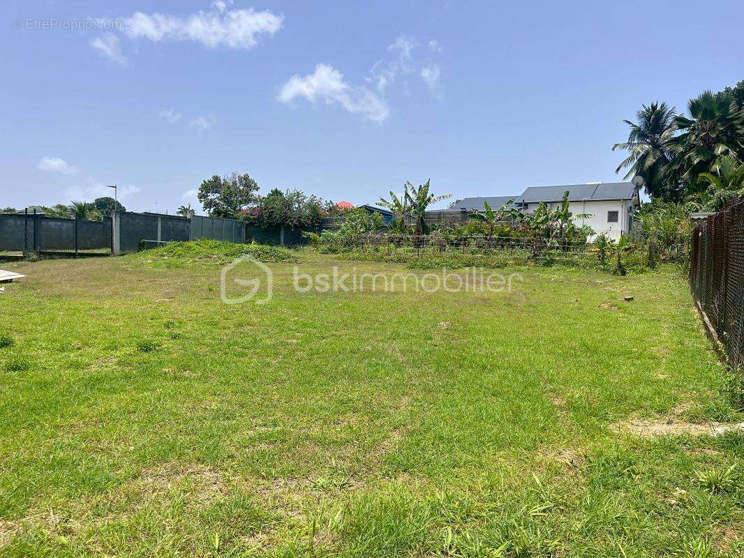 Terrain à BAIE-MAHAULT