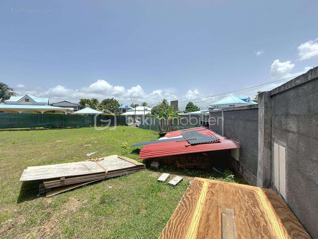 Terrain à BAIE-MAHAULT