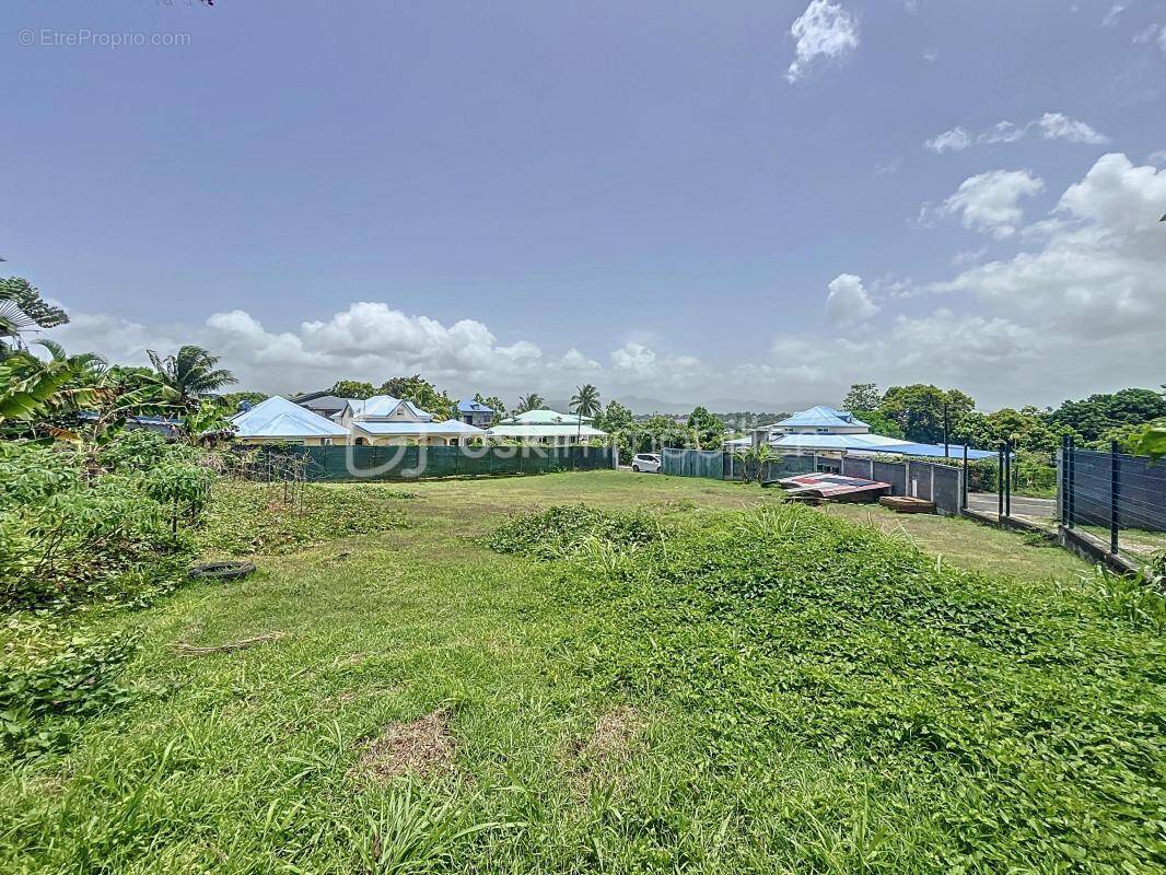 Terrain à BAIE-MAHAULT