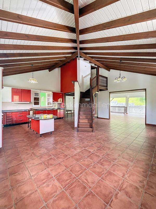 Maison à PETIT-BOURG