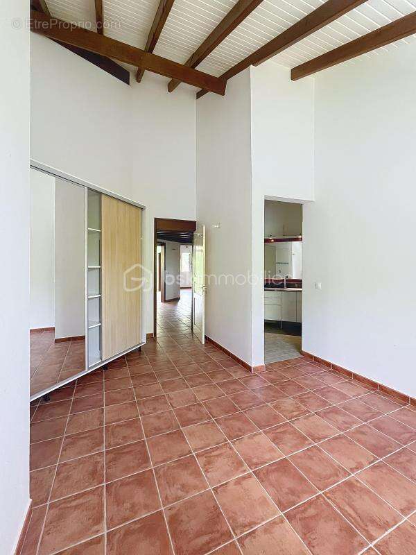 Maison à PETIT-BOURG