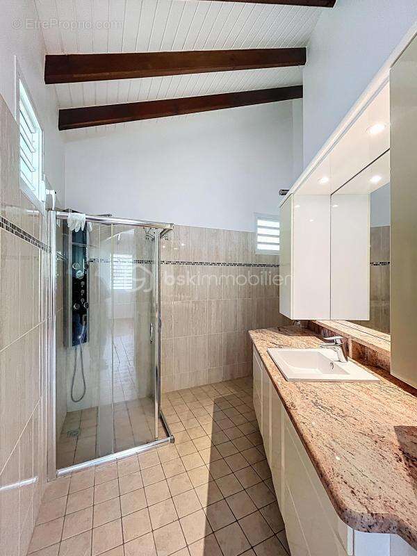 Maison à PETIT-BOURG