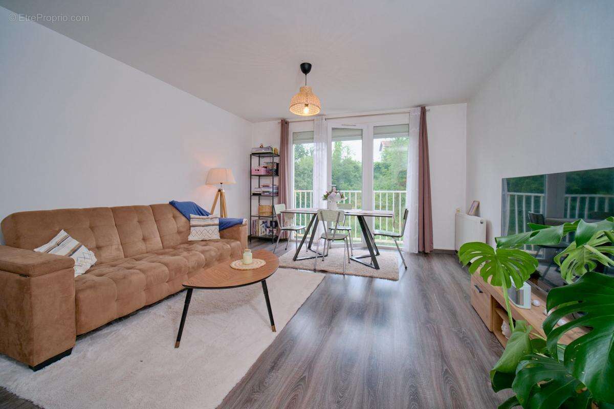 Appartement à SAINT-LAURENT-DE-MURE