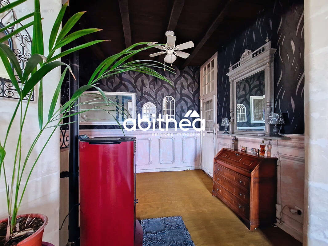 Maison à SAINT-GENIS-DE-SAINTONGE