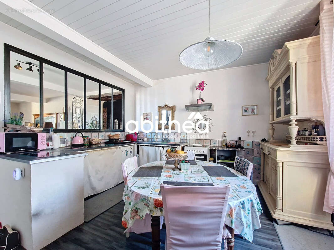 Maison à SAINT-GENIS-DE-SAINTONGE