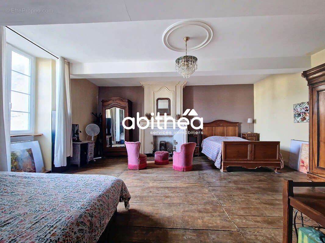 Maison à SAINT-GENIS-DE-SAINTONGE