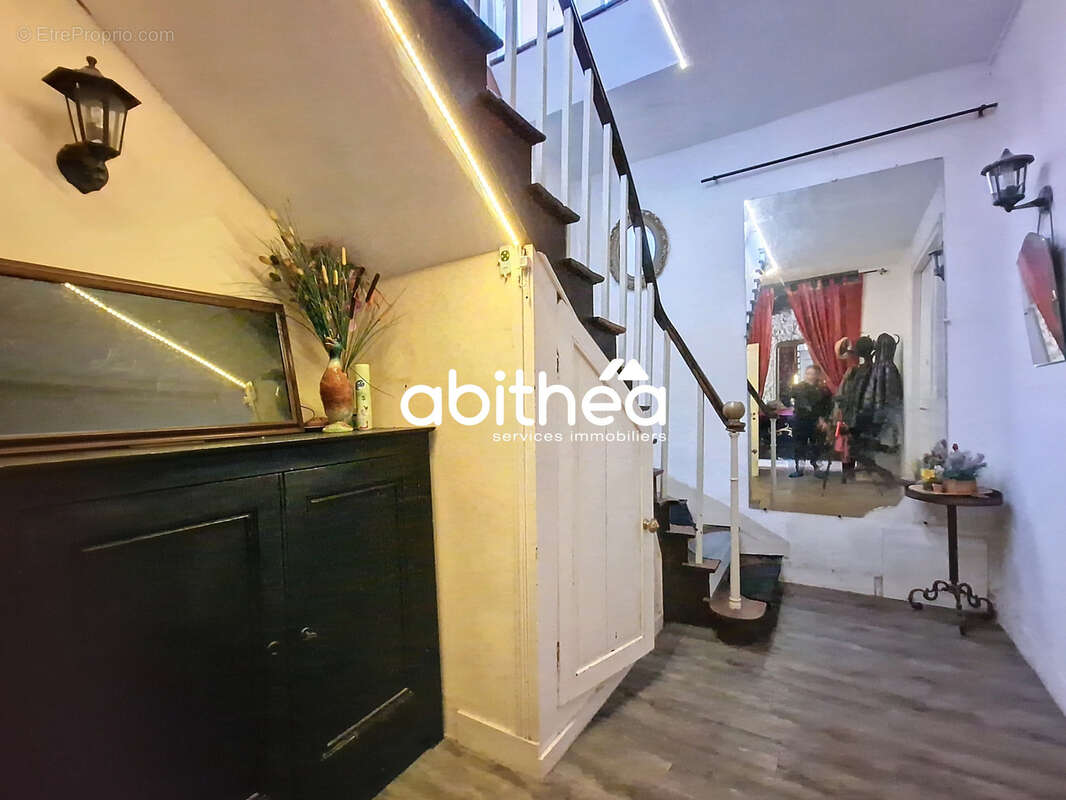 Maison à SAINT-GENIS-DE-SAINTONGE