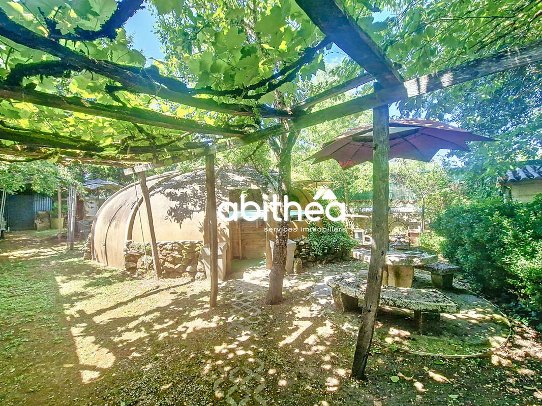 Maison à SAINT-GENIS-DE-SAINTONGE