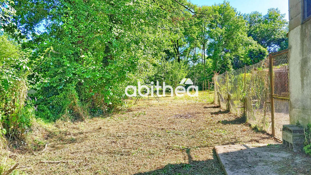 Maison à NIEUL-LE-VIROUIL