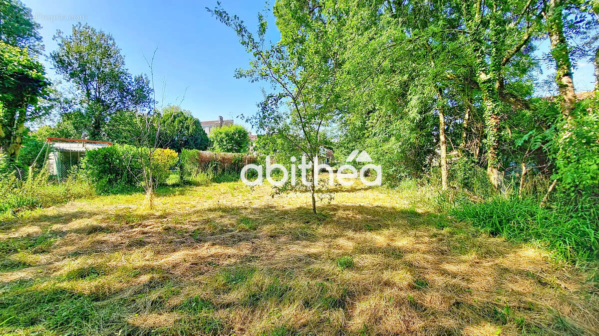 Maison à NIEUL-LE-VIROUIL