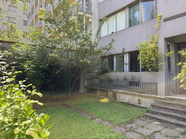 Commerce à NEUILLY-SUR-SEINE